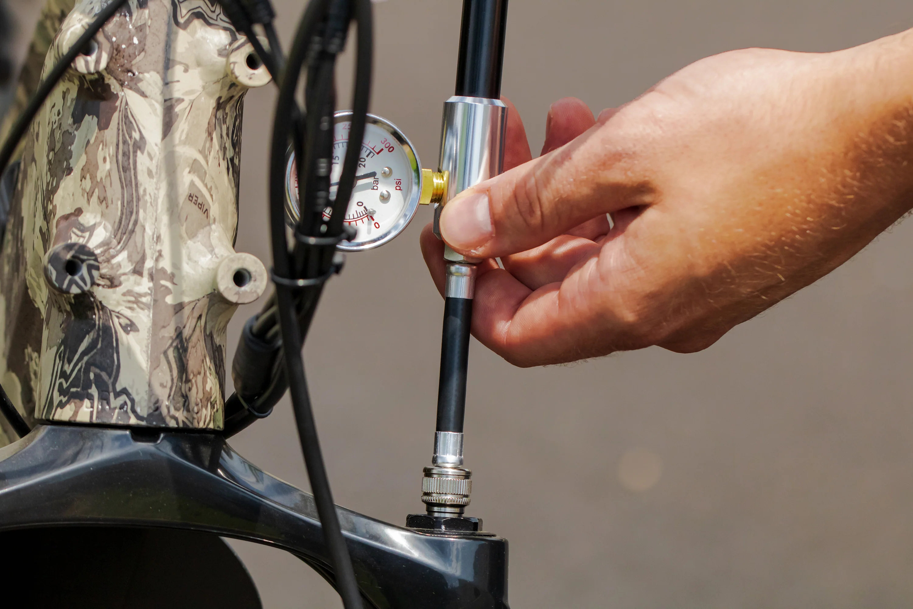 Buzzy’s Pollinator 300PSI Shock Pump - Image 3